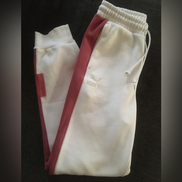 Woman’s Puma Set. Hoodie and Joggers. - Picture 9 of 11